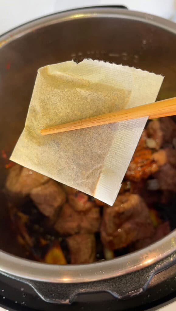 Taiwanese Braised Beef Noodle-6