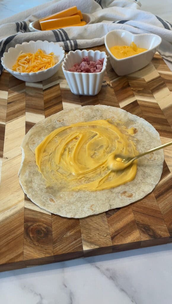 Cheesy Ham Roll Ups-5